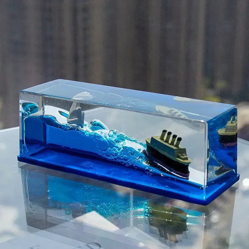 Going Merry Floating Ship Figure Fluid Liquid Thousand Sunny Barcos Decor Floating Boat Drift Barcos Living Room Decoration Gift